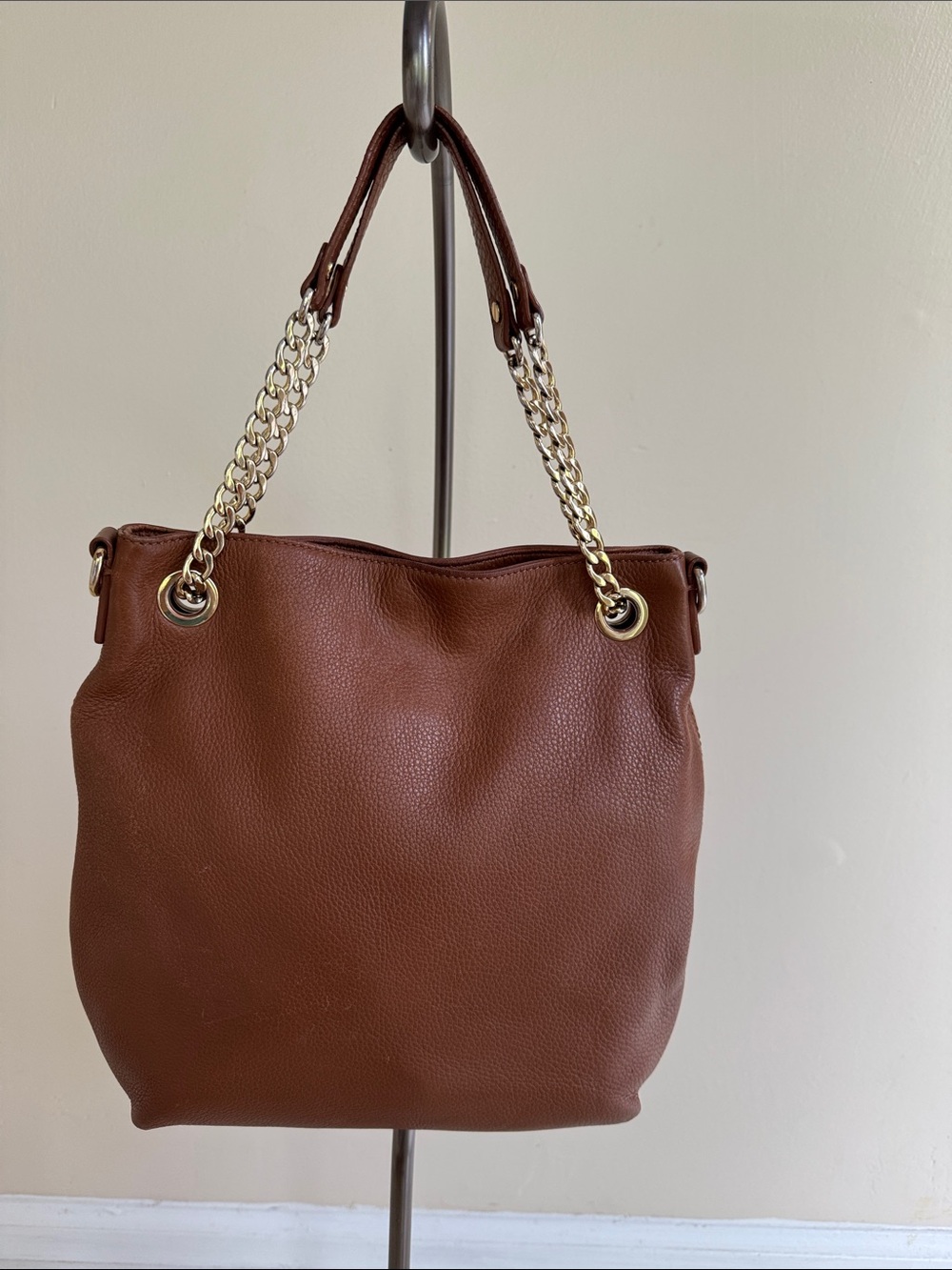 Michael Kors Women’s Brown Gold Chain-Handle Shoulder Bag - Picture 2 of 14